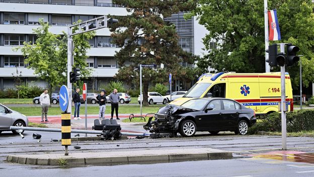 Prometna nesreća na križanju Vukovarske i Koranske ulice u Zagrebu - 5