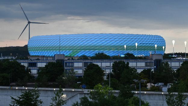 Allianz Arena u plavom