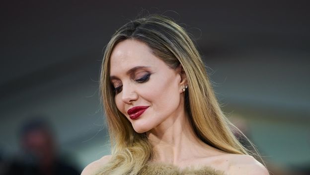 Angelina Jolie voli nositi crveni ruž