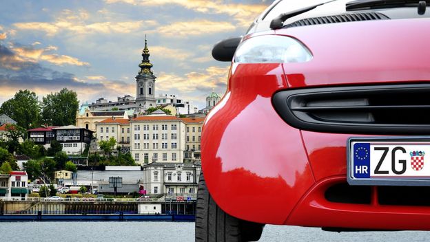 Beograd i automobil s hrvatskim registracijama