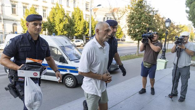 Privođenje osumnjičenog za ubojstvo supruge u mjestu Tenja - 3