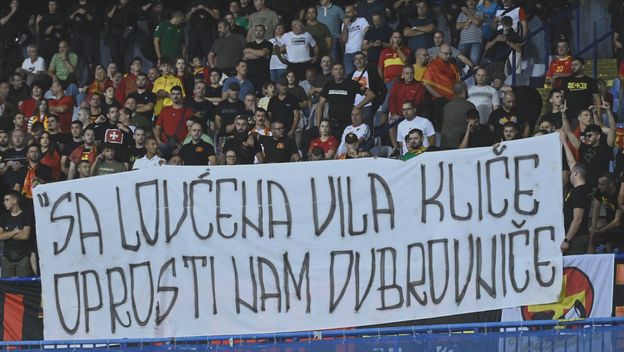 Isprika crnogorskih navijača