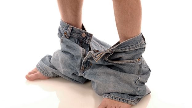 Muškarac skinuo hlače, ilustracija