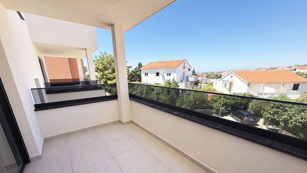 Nova zgrada u Novalji: Tvoj kutak mira i udobnosti, korak do mora i grada