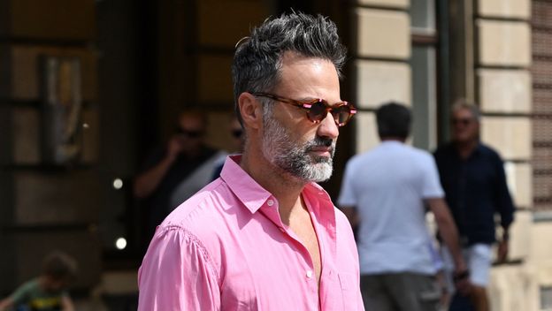 Markantan gospodin sa zagrebačke špice u ružičastoj košulji