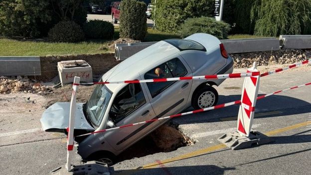 Vozačica autom upala u rupu na cesti u Šibeniku