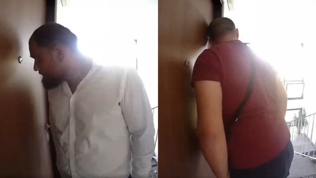 Snimka muškaraca ispred stana u Sigetu