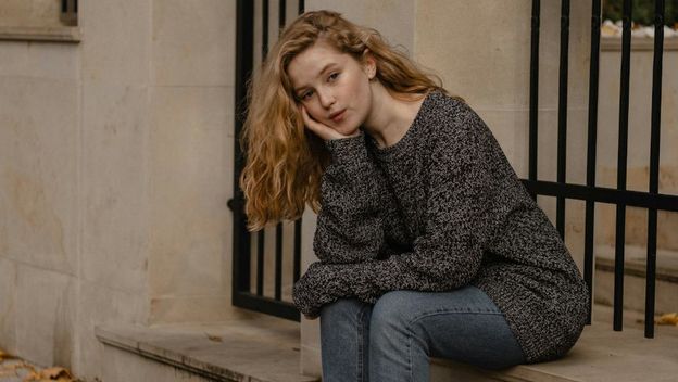 Zamišljena djevojka