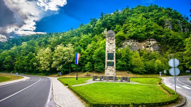 Spomenik hrvatskoj himni - 1