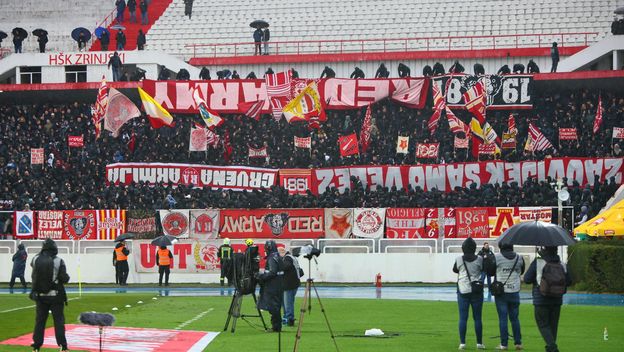 Ultras Mostar s oduzetim transparentima Red Armyja