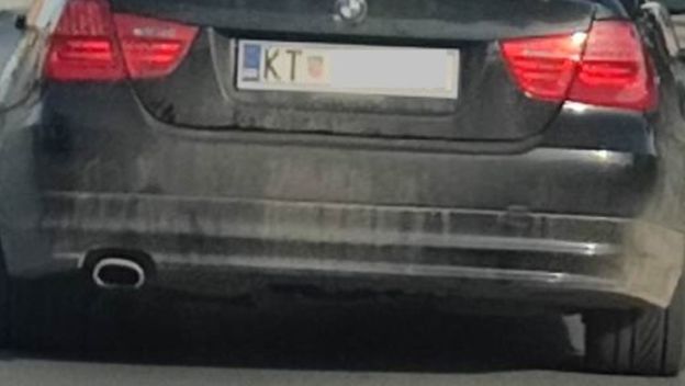 BMW iz Kutine i neobičan natpis
