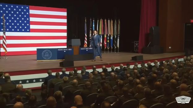 Pete Hegseth u Quanticu pred 800 generala, admirala i časnika