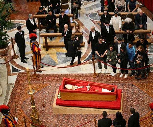 Franjino tijelo u lijesu u bazilici svetog Petra