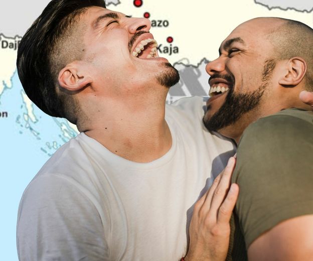 Karta Hrvatske s imenima lokalnih osoba i muškarci koji se smiju