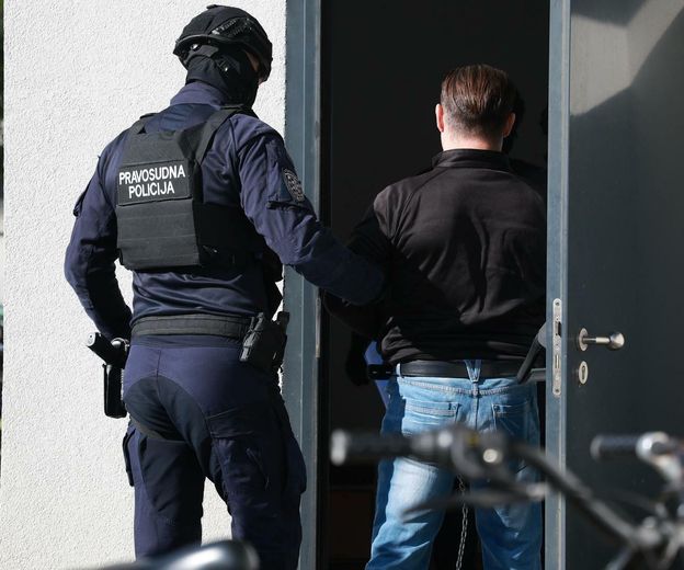 Višestruki ubojica Srđan Mlađan doveden na sud