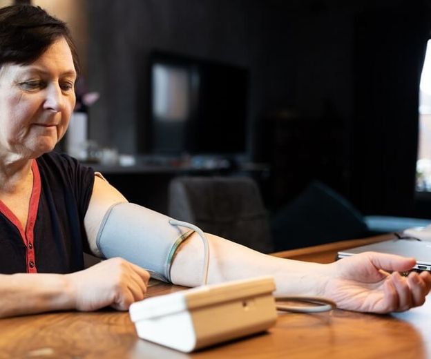 Visoki tlak u menopauzi: Ovo je razlog zbog kojeg raste baš u ovom životnom razdoblju!