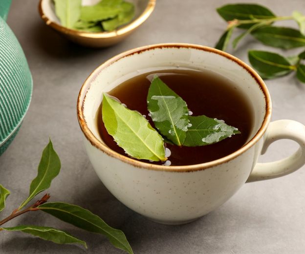 Čaj od lovora olakšava kašalj, upalu grla i grlobolju