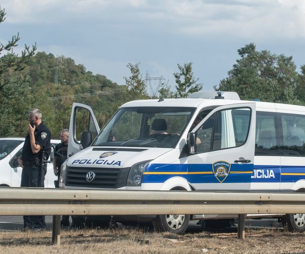 Policija na autocesti, ilustracija
