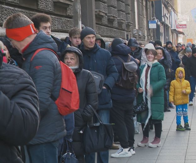 Gužva ispred HNB-a - 2