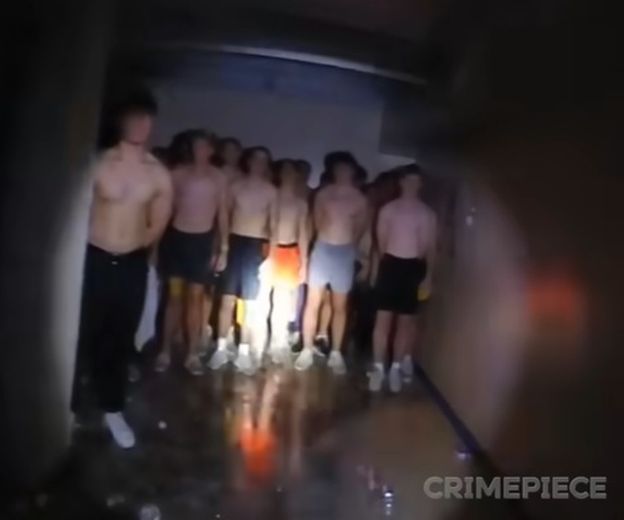 Podrum bratstva, inicijacija