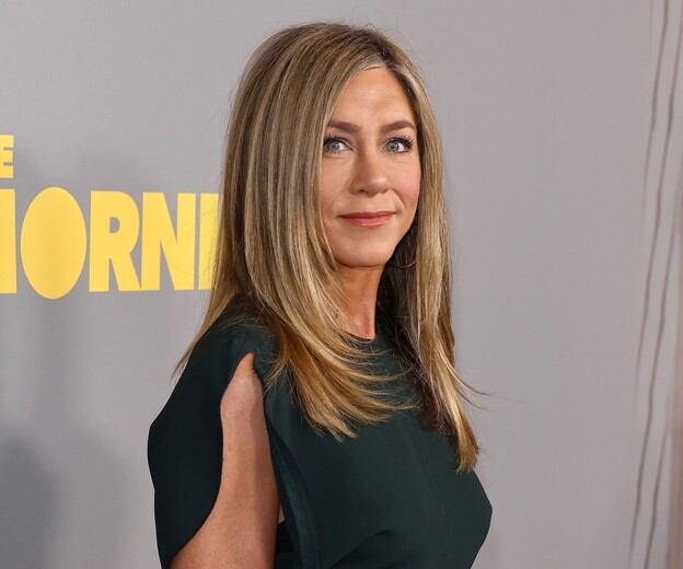 Jennifer Aniston u tamnozelenoj haljini