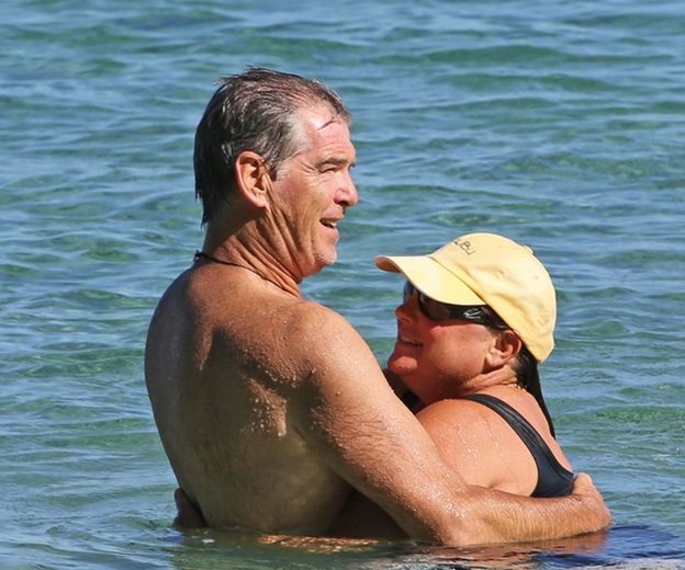 Pierce Brosnan i Keely Shaye Smith