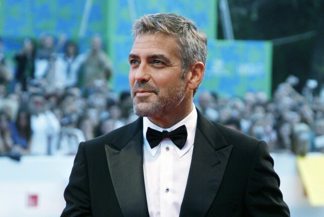 George Clooney u smokingu