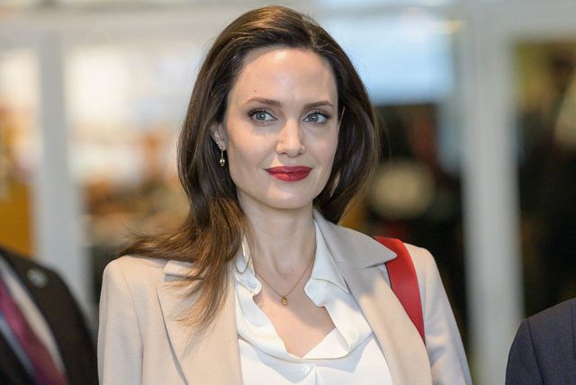 Angelina Jolie u popularnim, ali neudobnim cipelama - 2