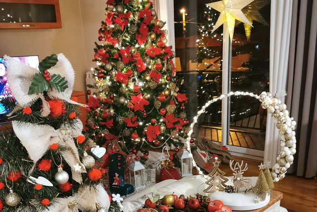 Božićno uređenje kuće Daniele Bobanović iz Rijeke u crveno-zlatnoj kombinaciji - 18