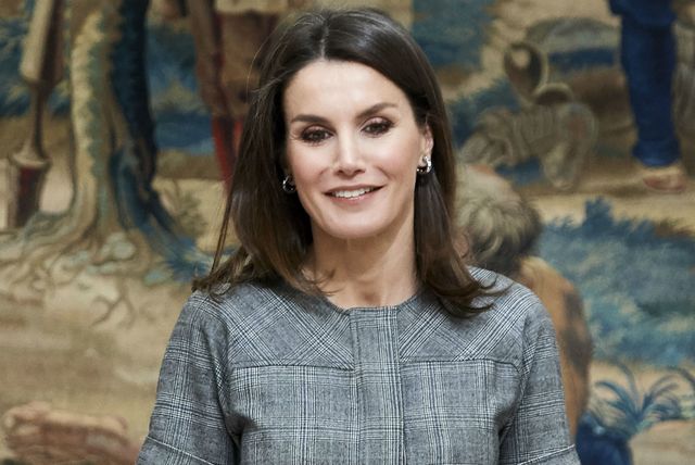 Kraljica Letizia u laskavoj haljini brenda Massimo Dutti - 3