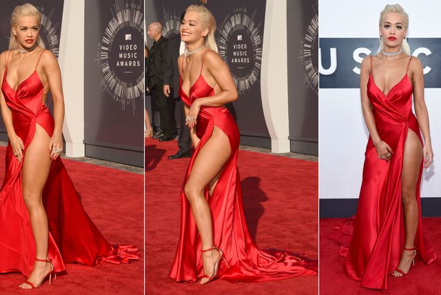 Pjevačica Rita Ora morala je paziti da crvena haljina ne otkrije previše