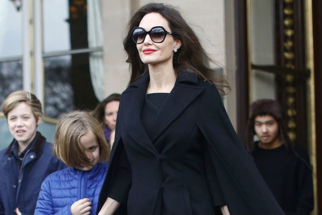 Angelina Jolie sa svoje šestero djece posjetila je muzej Louvre u Parizu - 3