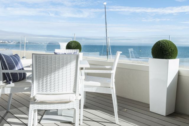 Stan s bijelom terasom i pogledom na more kao u raju - 9