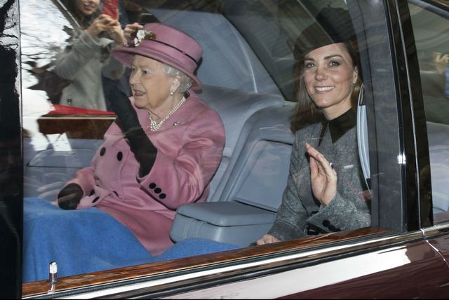 Kraljica Elizabeta i vojvotkinja Catherine Middleton posjetile su King's College u Londonu - 7