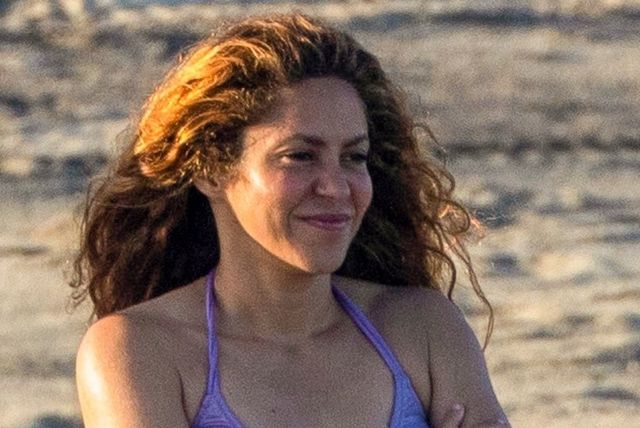 Shakira u ljubičastom bikiniju koji je sama kreirala - 2