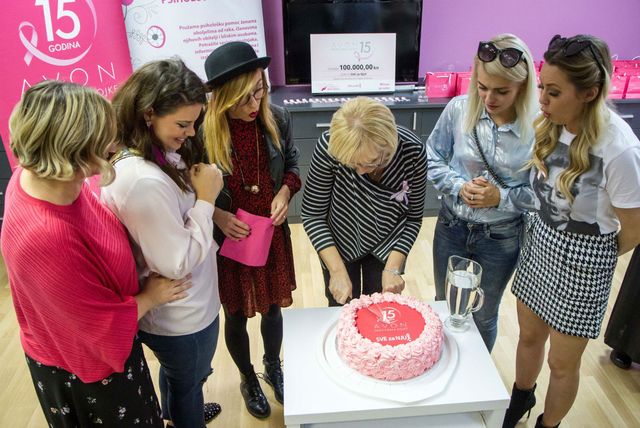 Avon je donacijom 100.000 kuna udruzi \"SVE za NJU!\" završio roza listopad (Foto: zadovoljna.hr)