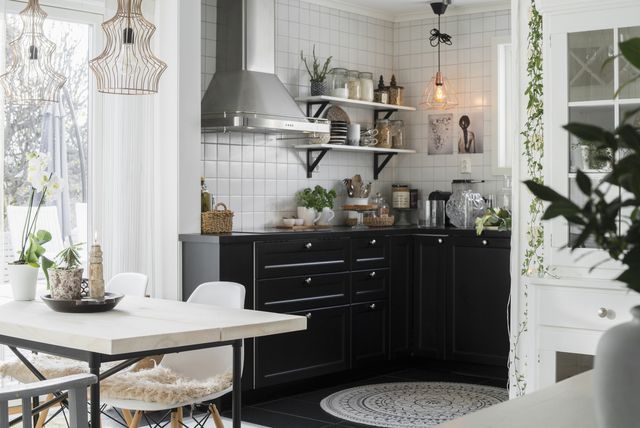 Crna boja u kuhinji izgleda vrlo elegantno i moderno - 10