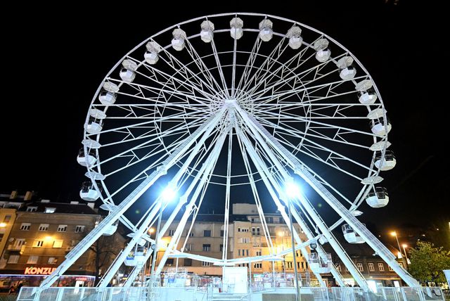 Lunapark i Panoramski kotač otvoreni su u sklopu Adventa u Zagrebu na Trgu dr. Franje Tuđmana - 8