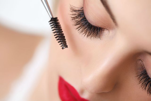 Make-up umjetnica slavnih savjetuje korištenje smeđe maskare uz crnu (Foto: Getty Images)