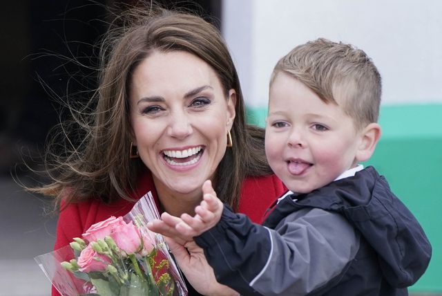 Catherine Middleton nosi crveni kaput brenda LK Bennet, model Spencer