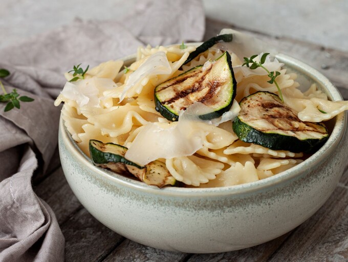 Carbonara s grilanim tikvicama i pecorinom