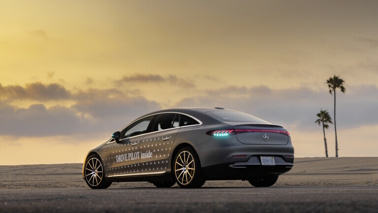 Mercedesova tirkizna svjetla označavat će automobil u režimu autonomne vožnje