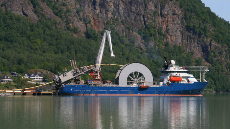Broda za postavljanje podmorskih kabela