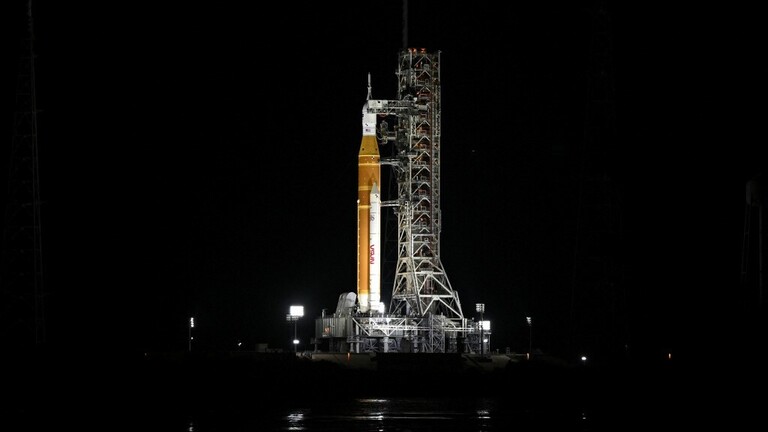 NASA-ina SLS raketa na lansirnoj rampi