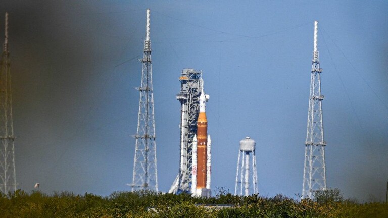 NASA-ina SLS raketa na lansirnoj rampi