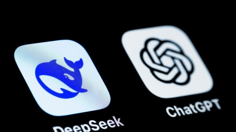 Aplikacije DeepSeek i ChatGPT