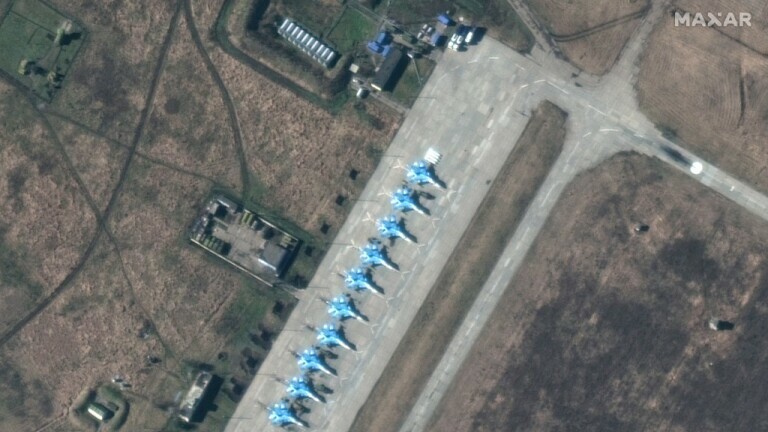 Ruski bombarderi Su-34 na pisti, arhiva