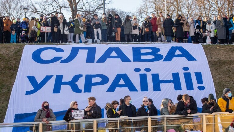 Transparent s porukom Slava Ukrajini