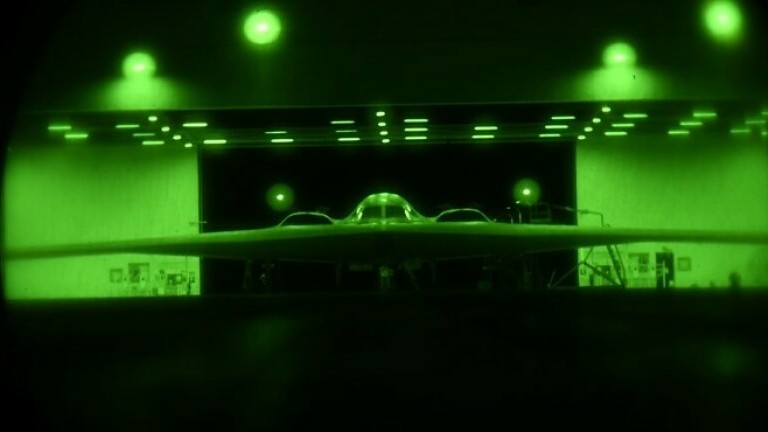 Pripreme B-2 Spirit bombardera za polijetanje na misiju "ponoćni čekić"