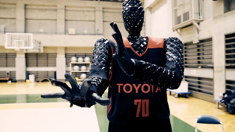 Robot-košarkaš Cue (Foto: Alvark Tokyo/Profimedia)